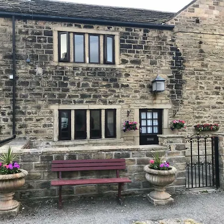 Semesterbostad The Cottage, Cosy 2 Bedroom Pet Friendly Perfect For Contractors Free Secure Parking,cctv Leeds (West Yorkshire)