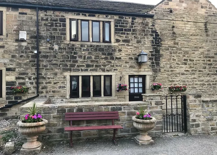 Holiday home The Cottage, Cosy 2 Bedroom Pet Friendly Perfect For Contractors Free Secure Parking,cctv Leeds (West Yorkshire)