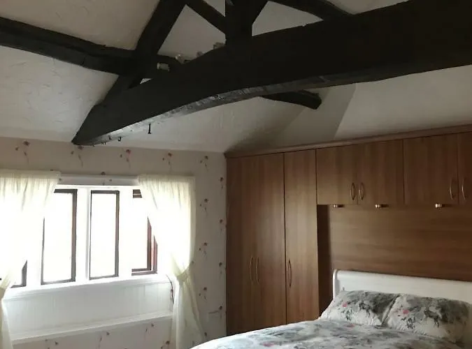 Holiday home The Cottage, Cosy 2 Bedroom Pet Friendly Perfect For Contractors Free Secure Parking,cctv *